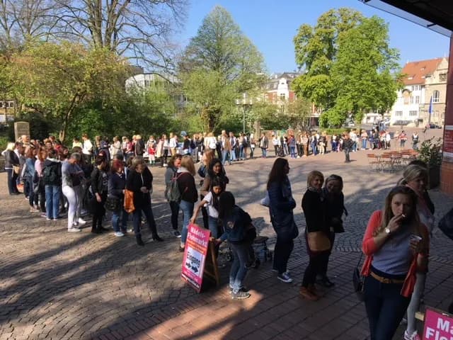 Gut besuchter Mädelsflohmarkt in Bergisch Gladbach