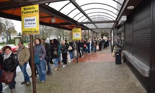 Standreihen mit Damenmode in der Siegerlandhalle